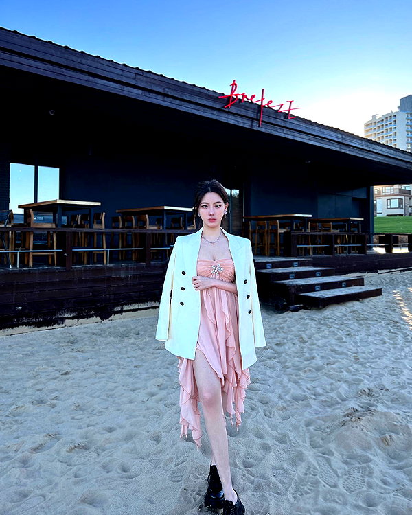 _xixiyx_ instagram image archive image
