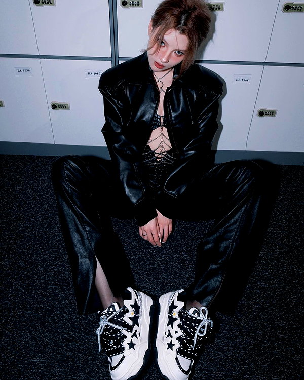_xixiyx_ instagram image archive image