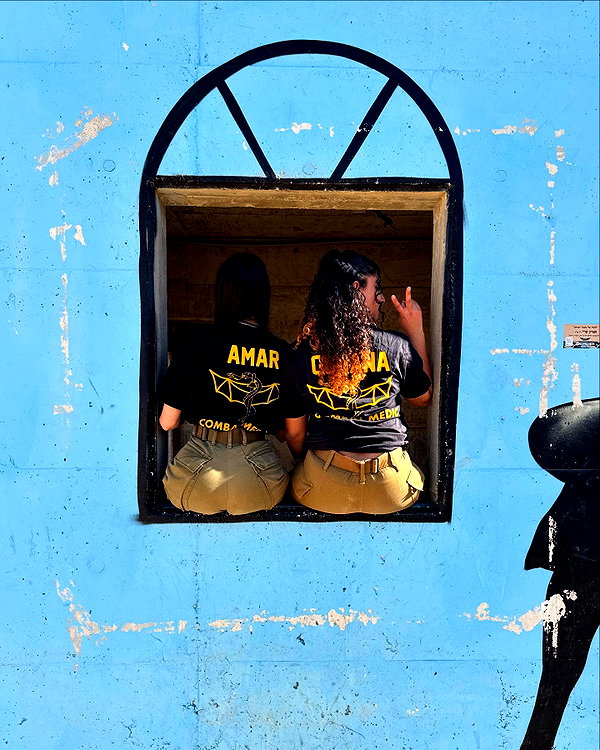 a.roniiiiii a.roniiiiii archive image