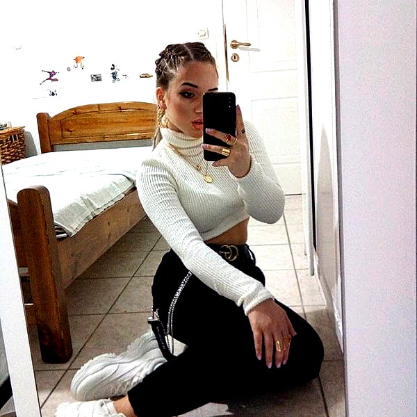 alexandra_stmtk instagram image archive image