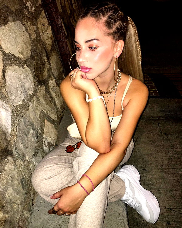 alexandra_stmtk instagram image archive image