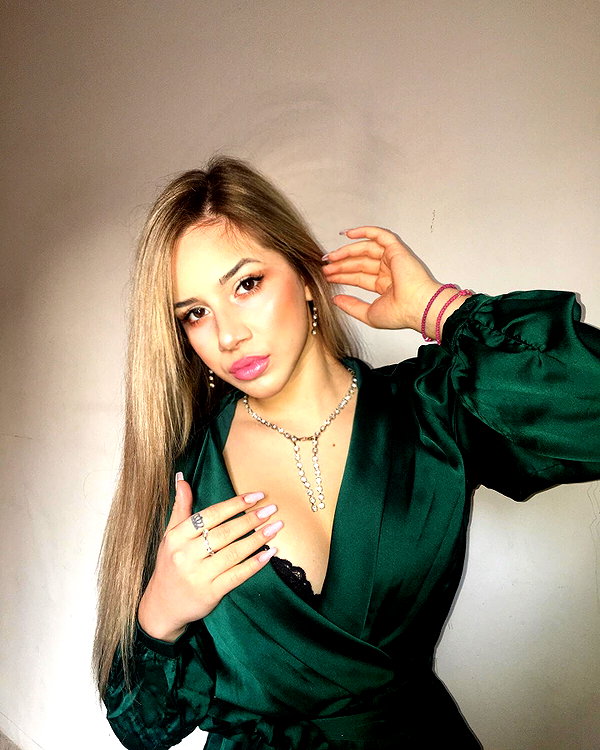 alexandra_stmtk instagram image archive image