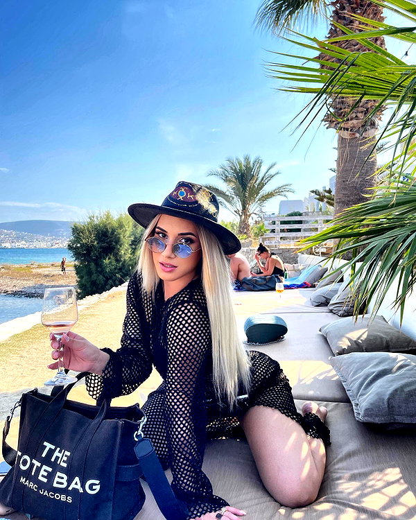 alexandra_stmtk instagram image archive image