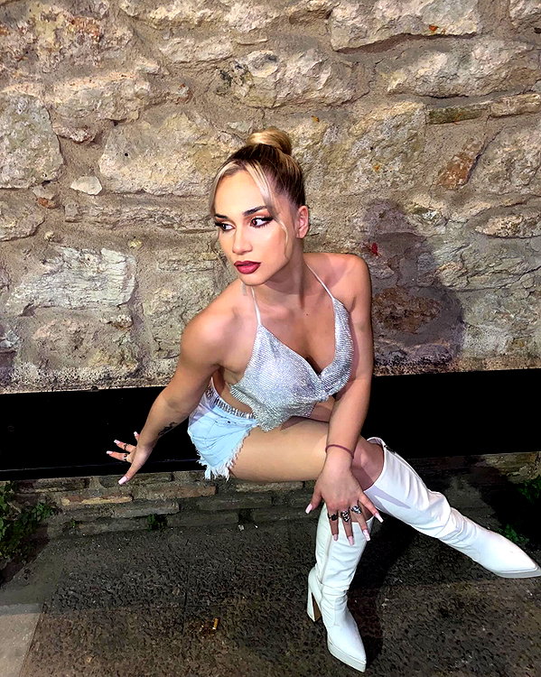 alexandra_stmtk instagram image archive image