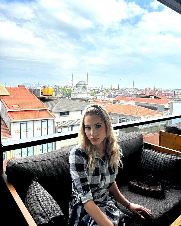 alexandra_stmtk instagram image archive image