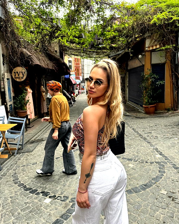 alexandra_stmtk instagram image archive image