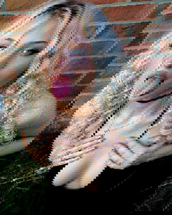 alexandramarianna alexandramarianna archive image