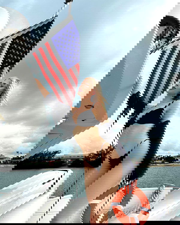 alexandramarianna alexandramarianna archive image