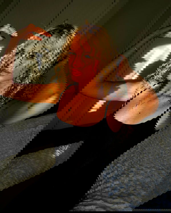 alexandramarianna alexandramarianna archive image