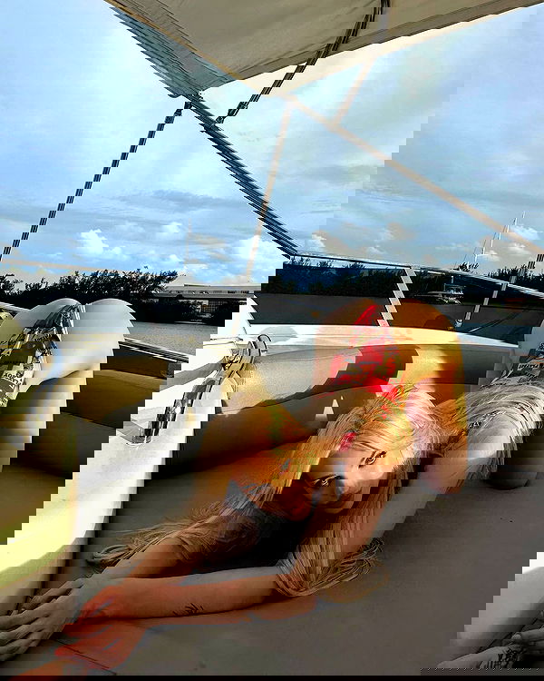 alexandramarianna alexandramarianna archive image