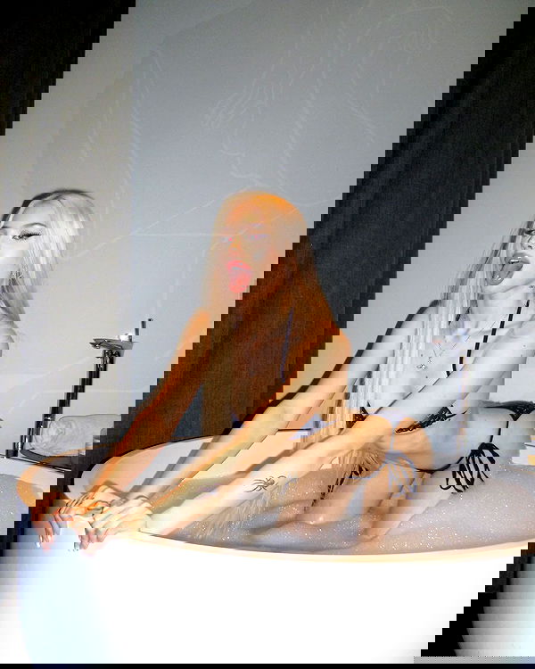 alexandramarianna alexandramarianna archive image