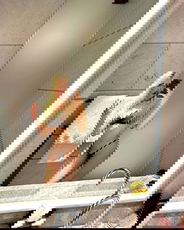 alexandramarianna alexandramarianna archive image