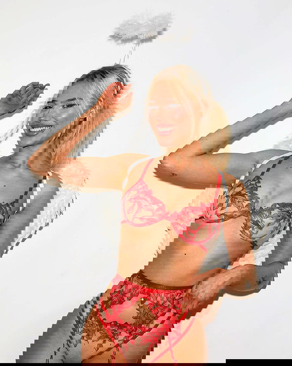 alexandramarianna alexandramarianna archive image