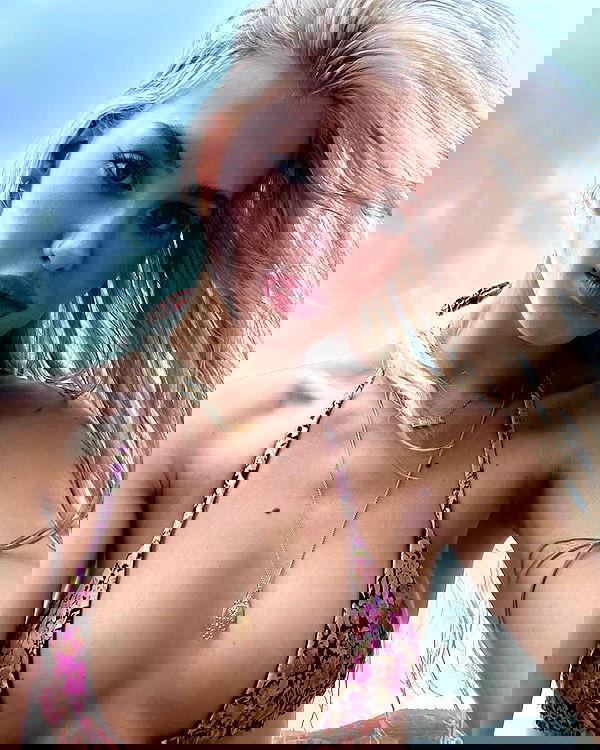 alexandramarianna alexandramarianna archive image