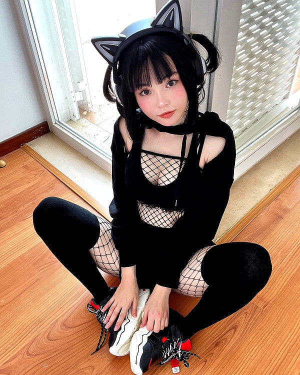 alisapika.pika instagram image archive image