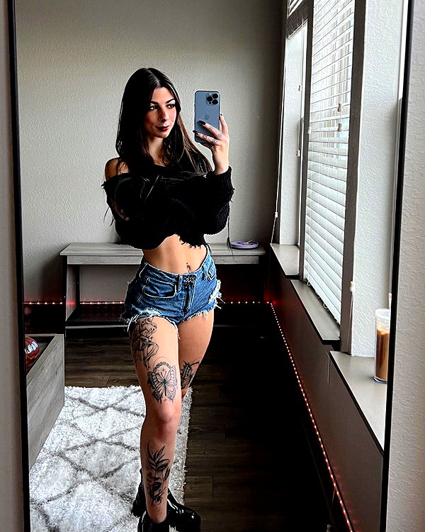 allie_paigexoxo instagram image archive image