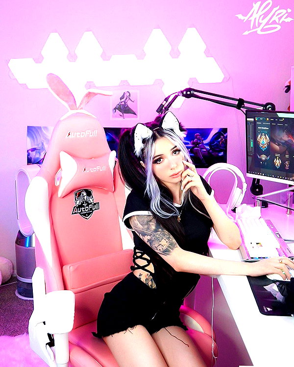 alyri_tv instagram image archive image