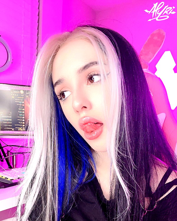 alyri_tv instagram image archive image