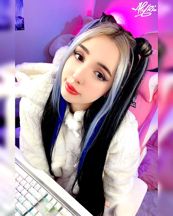 alyri_tv instagram image archive image