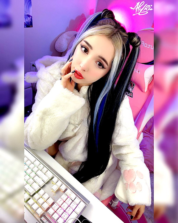 alyri_tv instagram image archive image