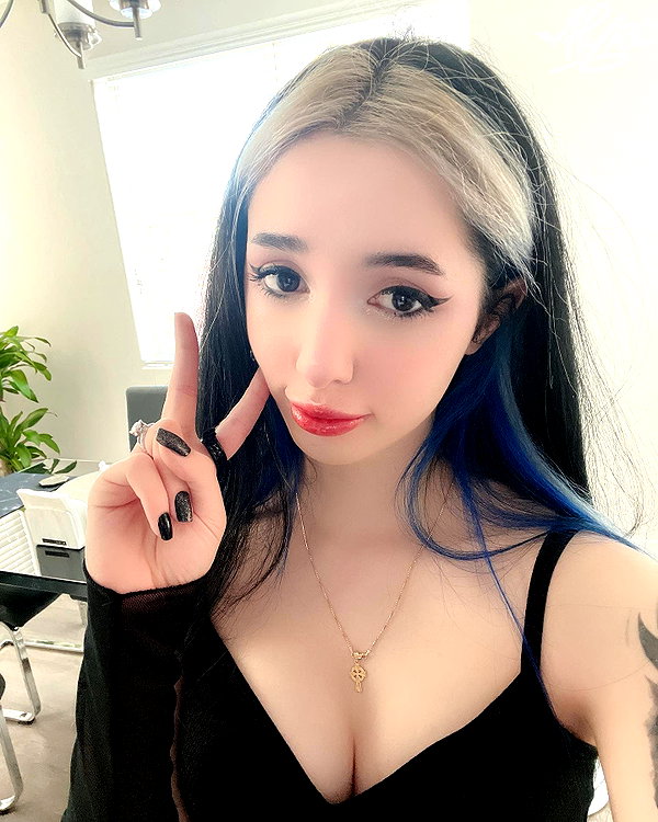 alyri_tv instagram image archive image