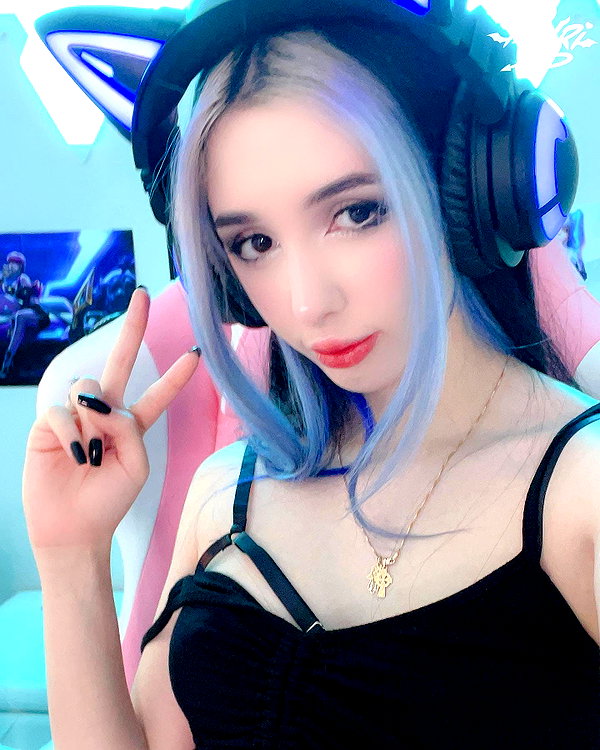alyri_tv instagram image archive image