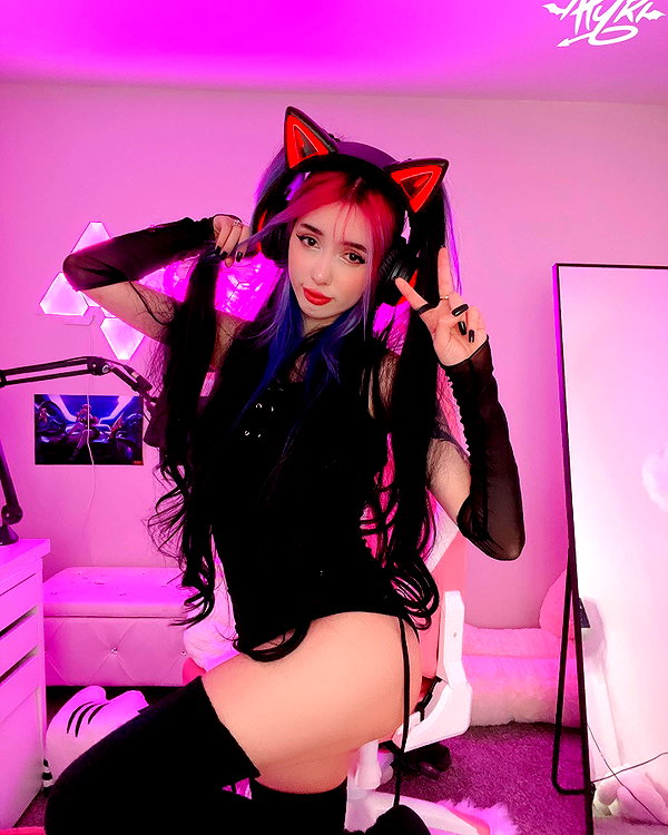 alyri_tv instagram image archive image