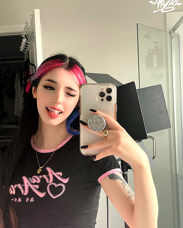 alyri_tv instagram image archive image