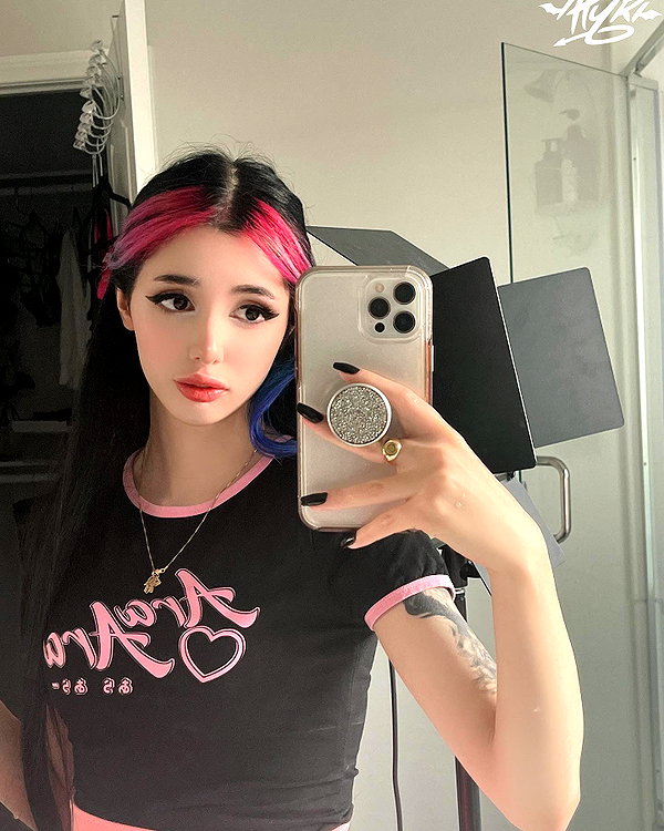 alyri_tv instagram image archive image