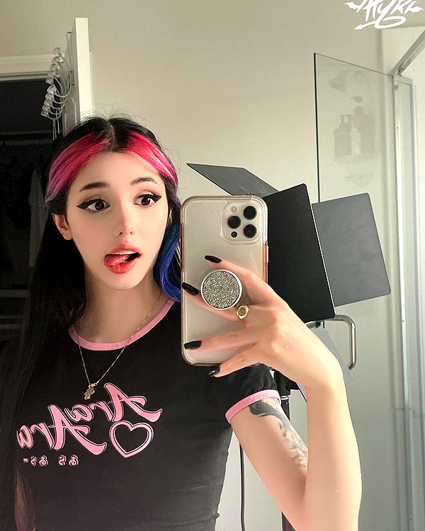 alyri_tv instagram image archive image