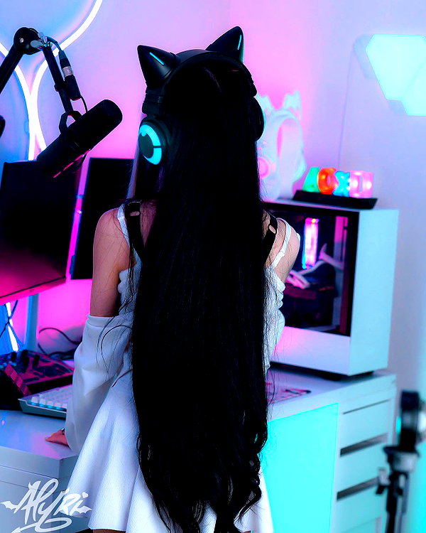 alyri_tv instagram image archive image