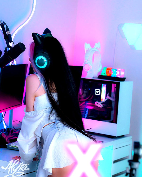 alyri_tv instagram image archive image