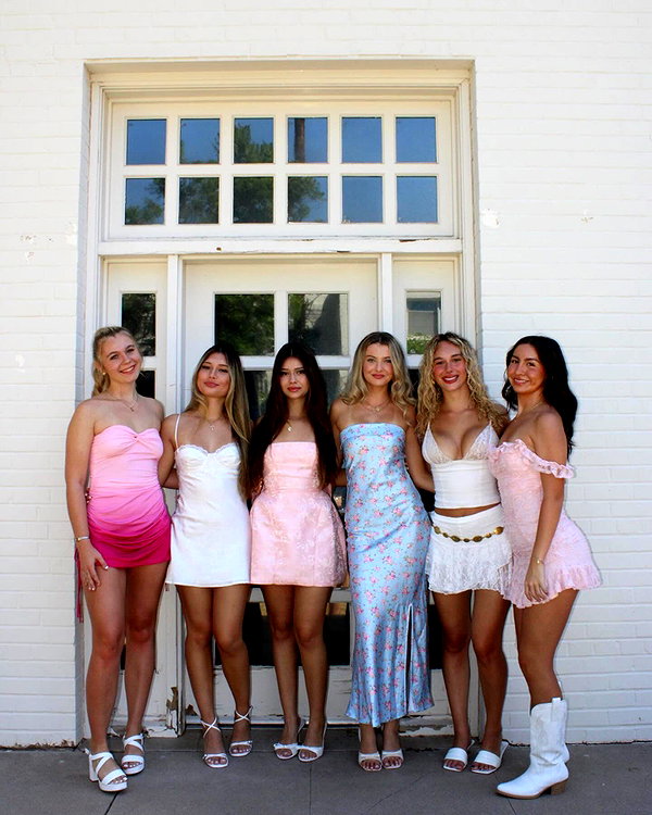 alyssa.lukens instagram image archive image
