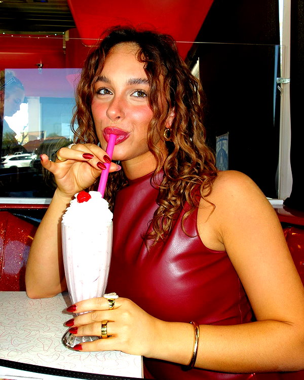 alyssa.lukens instagram image archive image