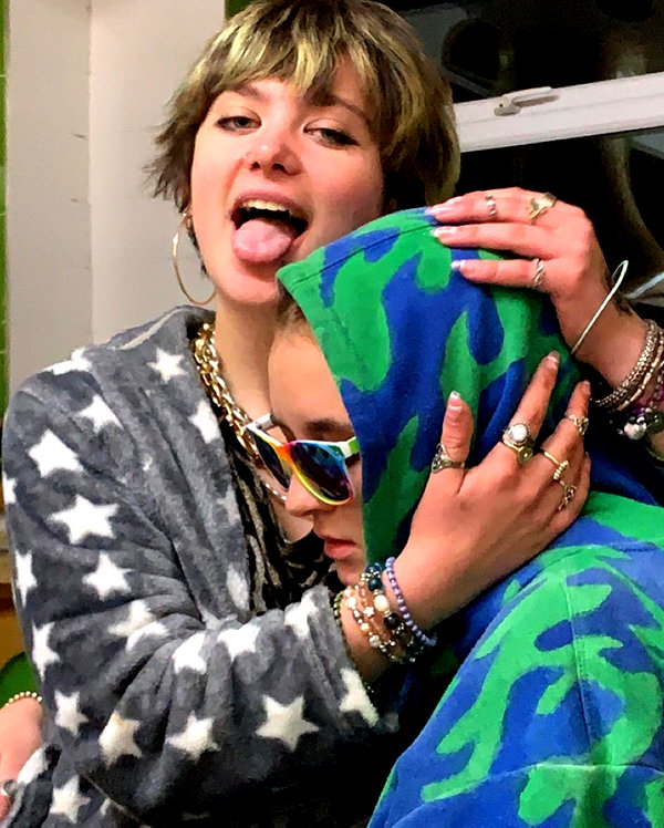 amber.oops instagram image archive image