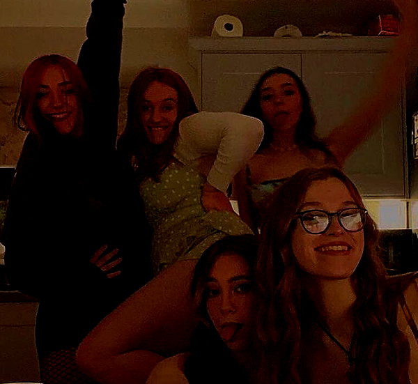 amber.oops instagram image archive image