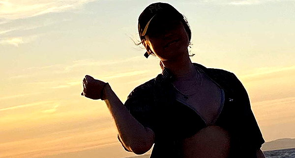 amber.oops instagram image archive image