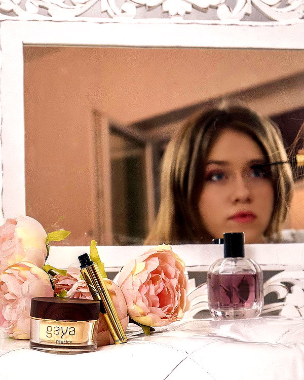 andasrose instagram image archive image