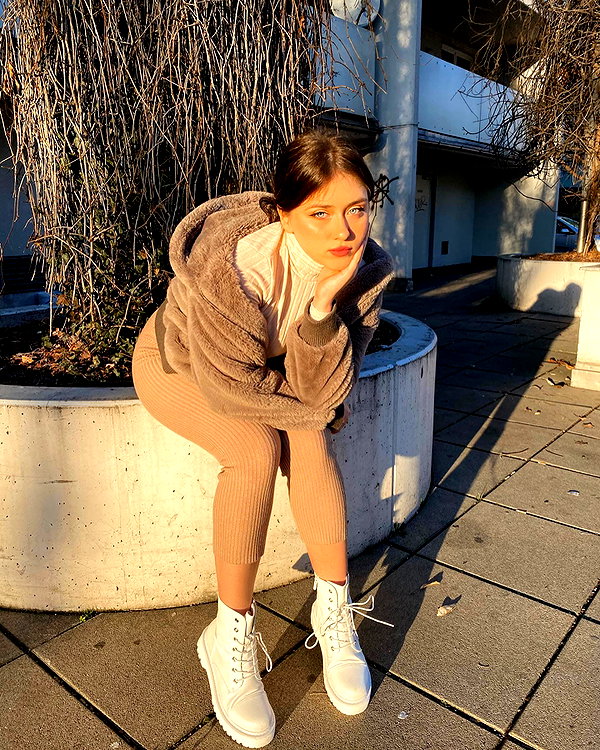 andasrose instagram image archive image