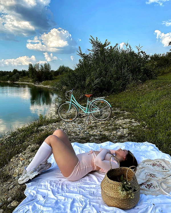 andasrose instagram image archive image