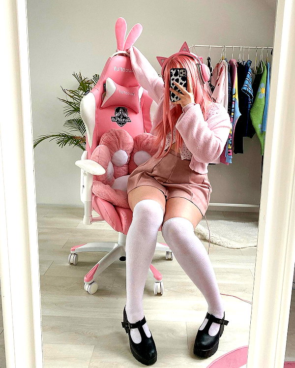 andasrose instagram image archive image