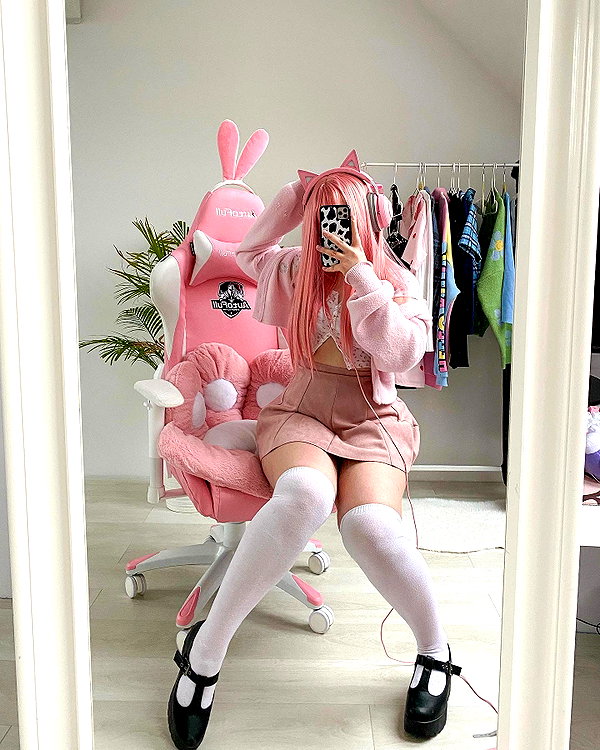 andasrose instagram image archive image