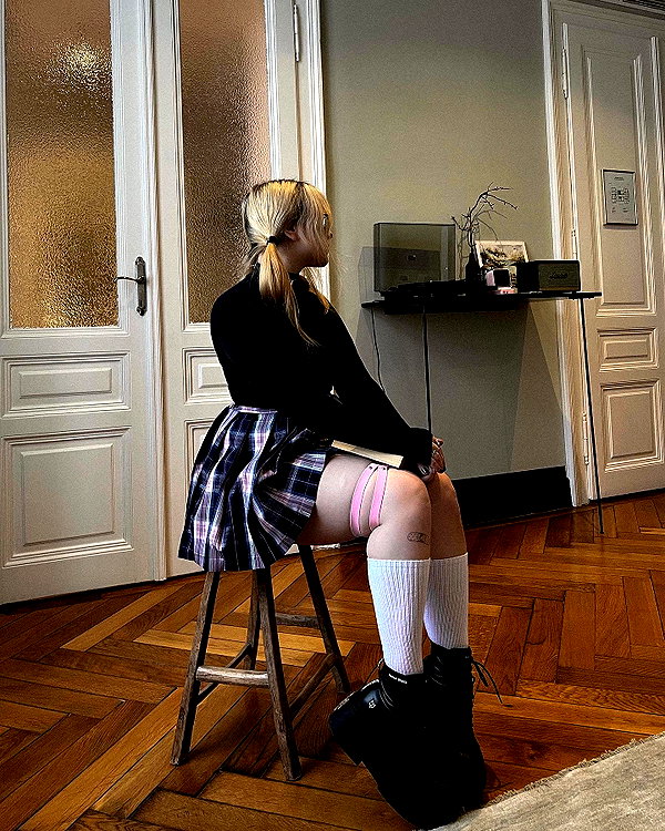 andasrose instagram image archive image