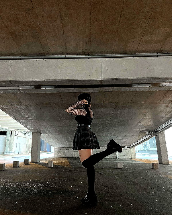 andasrose instagram image archive image