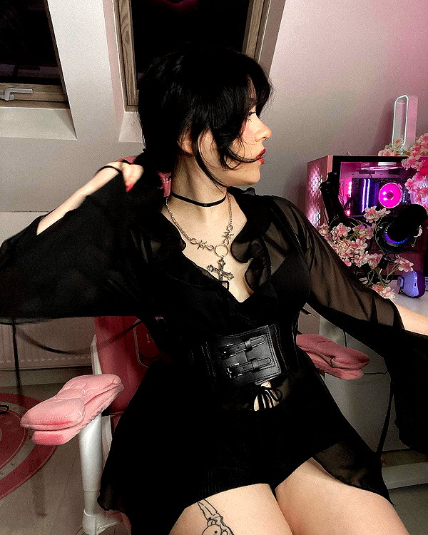 andasrose instagram image archive image