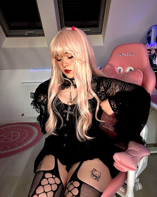 andasrose instagram image archive image