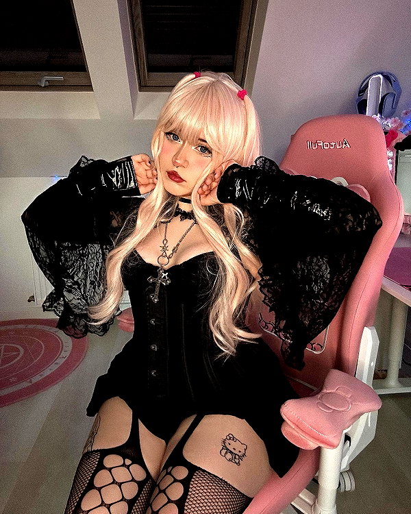 andasrose instagram image archive image