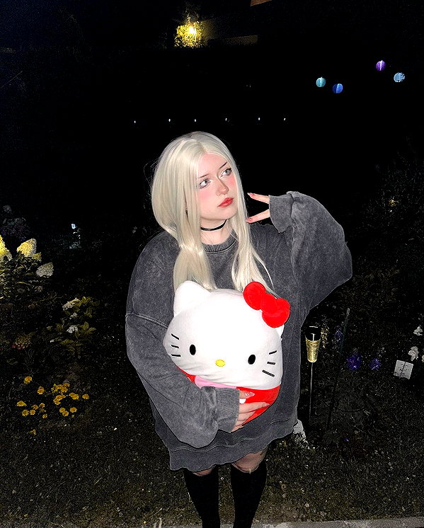 andasrose instagram image archive image