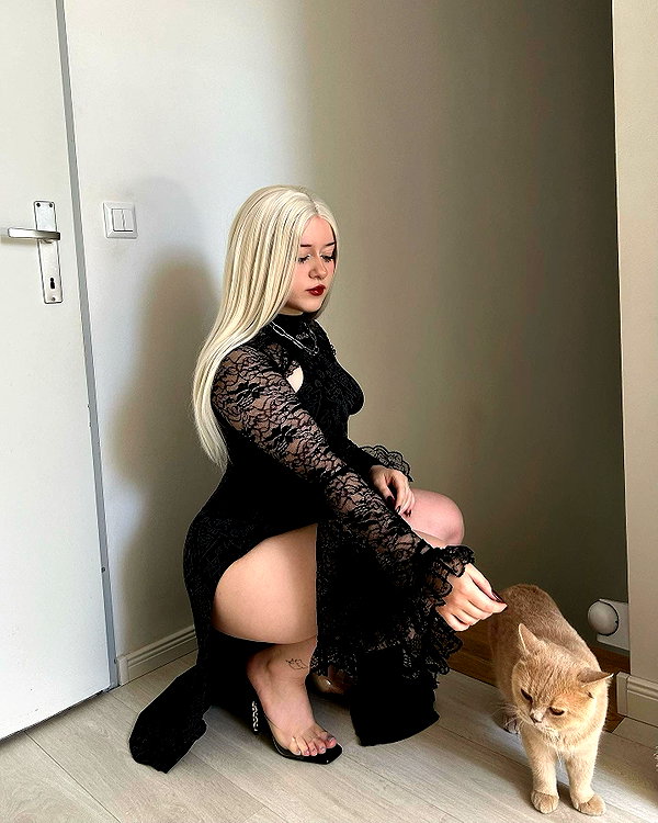 andasrose instagram image archive image