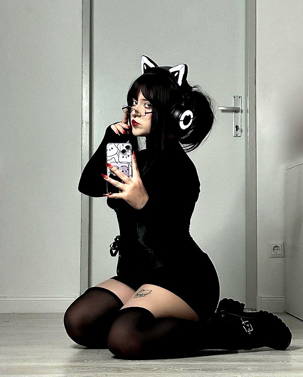 andasrose instagram image archive image